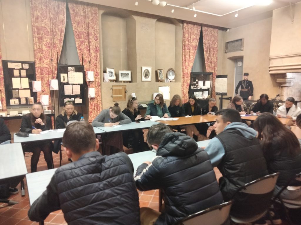 Visite des archives départementales par les TG HGGSP