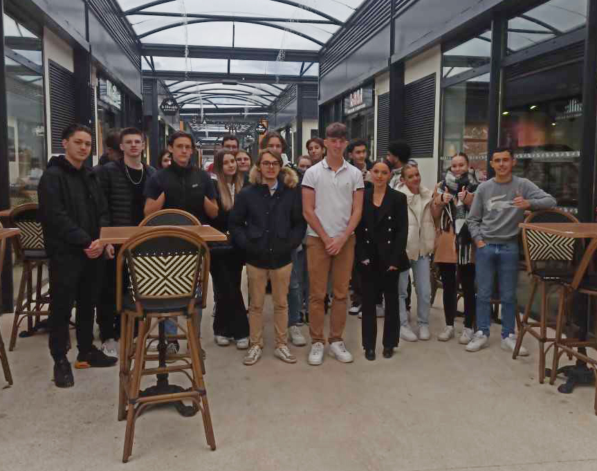 La classe de 1 MRC2 à la découverte des commerces dijonnais  