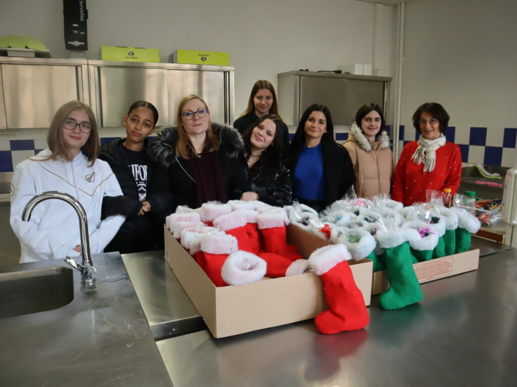 Franc succès pour les chaussettes surprises de Noël des CAP ATMFC
