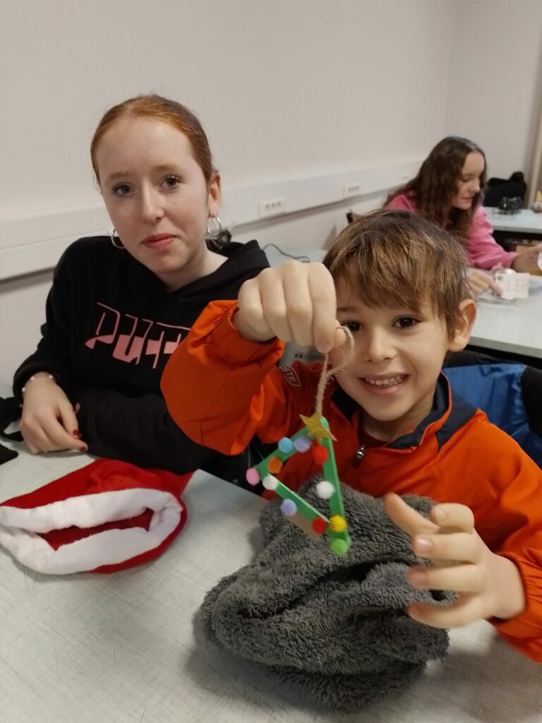 Un atelier « Décos de Noël » sous le signe du recyclage