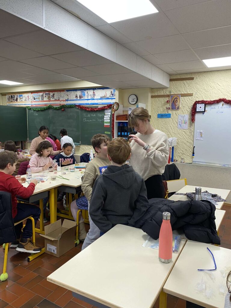 Les BTS SAM et les CM1 de Sainte Elisabeth de la Trinité ont préparé Noël