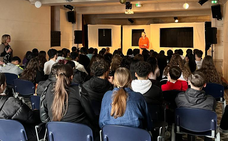 La compagnie Gunnar Olof a présenté « Page 3 » aux élèves de Seconde Bac Pro