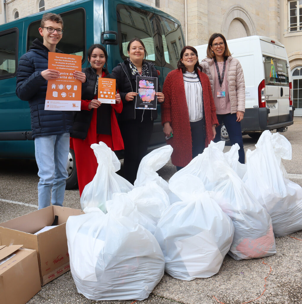 Les CAP 1 ont remis 72 kg de vêtements collectés au centre de solidarité de l&rsquo;Université de Bourgogne