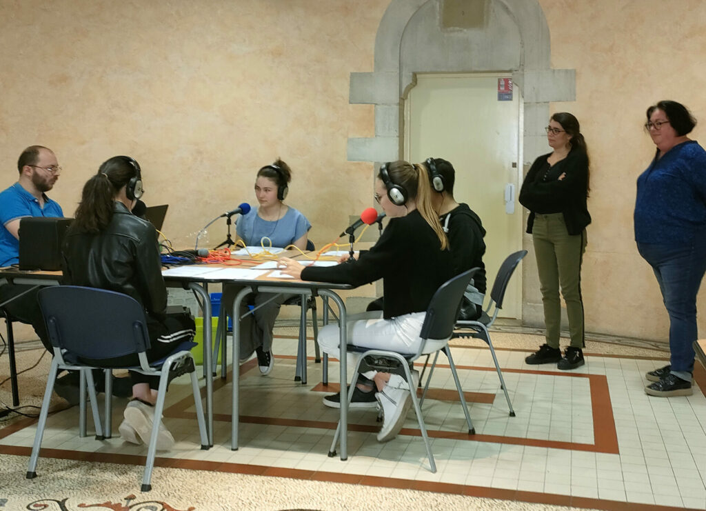 Les 1ère MMV invitent une équipe radio au lycée !
