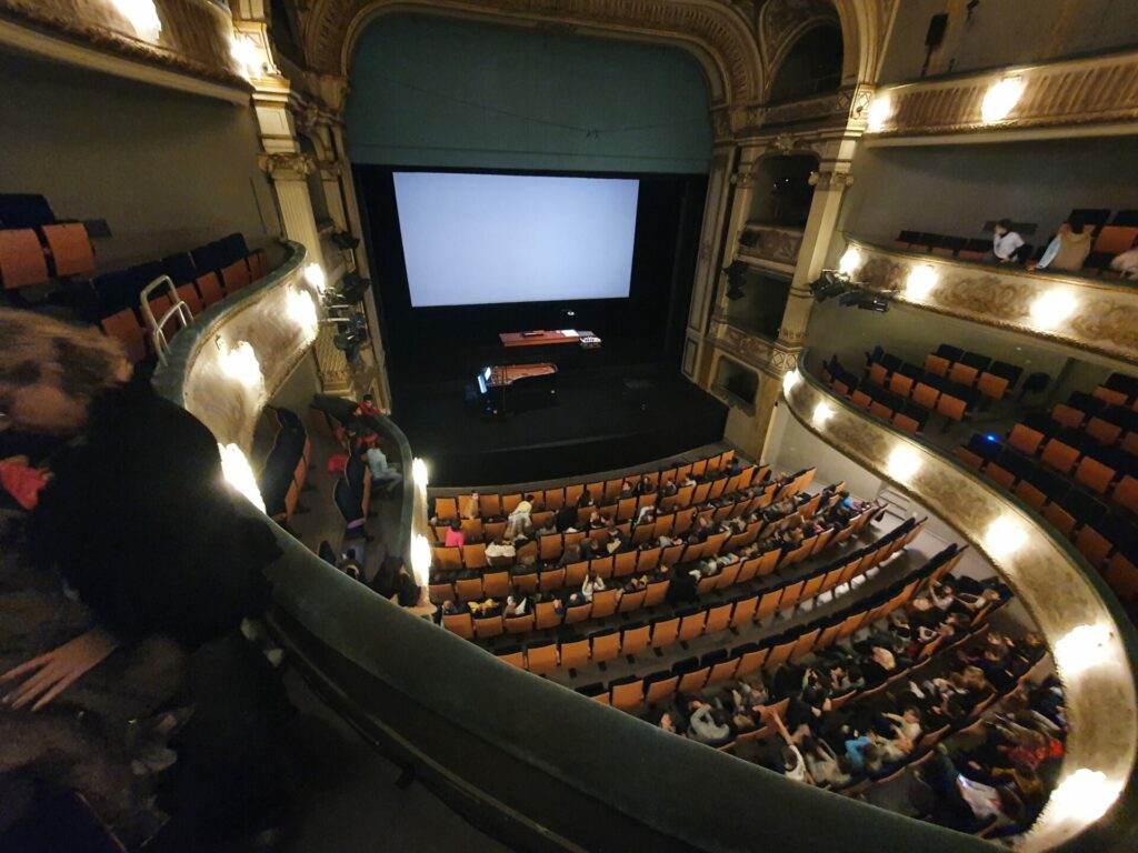 Les élève de 6ème D ont assisté au spectacle Hänsel & Gretel