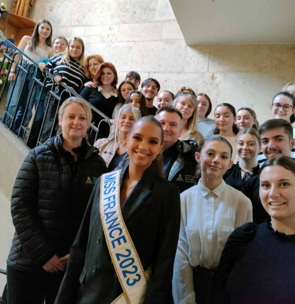 Élection de Miss France 2024, nos élèves, petites mains en coulisse.