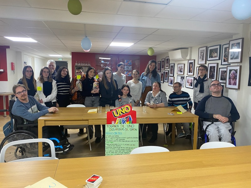 Tournoi de Uno avec des personnes en situation de handicap