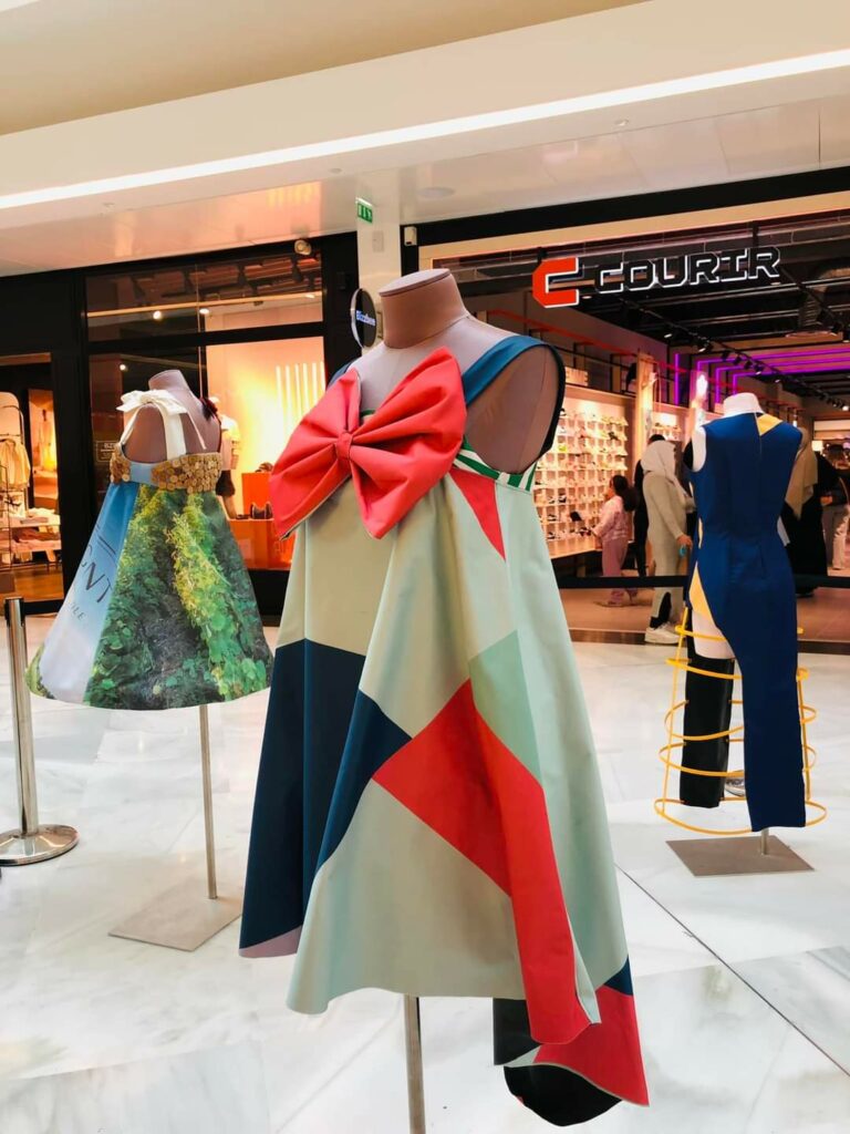 Des créations « upcycling » d&rsquo;élèves exposées au centre commercial de la Toison d&rsquo;Or