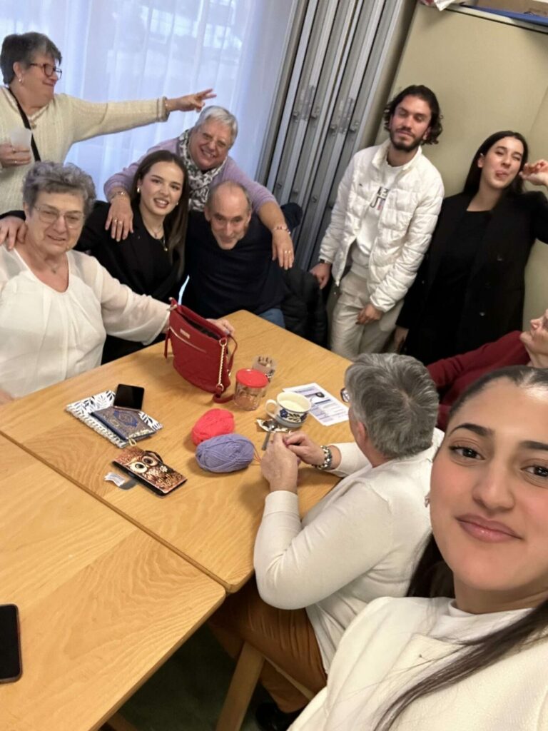 Un atelier de sensibilisation et de formation aux réseaux sociaux pour rompre l’isolement social