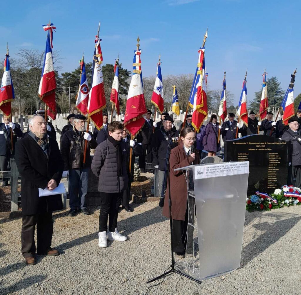 Inauguration des élèves de 4D de la stèle en hommage aux Dijonnais morts en Algérie 