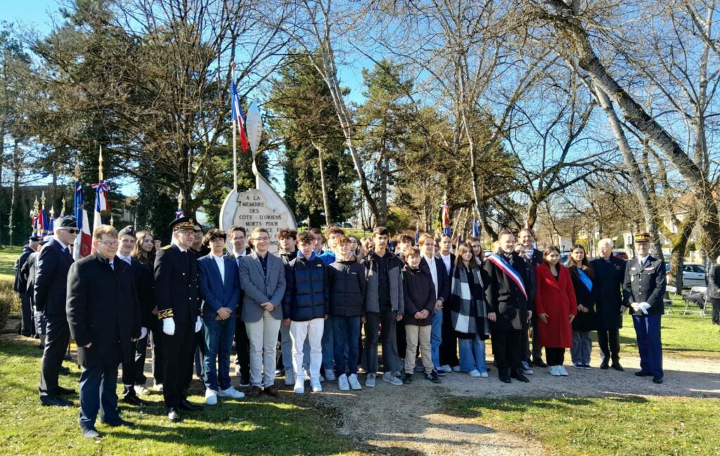 Les élèves de la classe défense rendent hommage aux victimes des conflits d&rsquo;Afrique du Nord